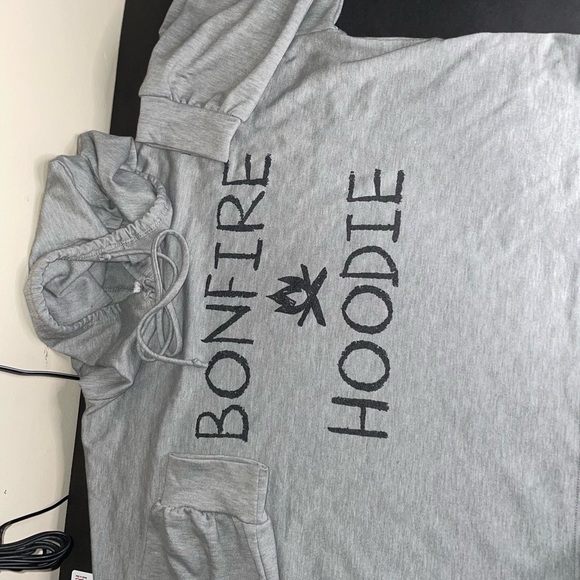 ♥︎ Long Sleeve Cropped Hoodie ♥︎ - Picture 3 of 3